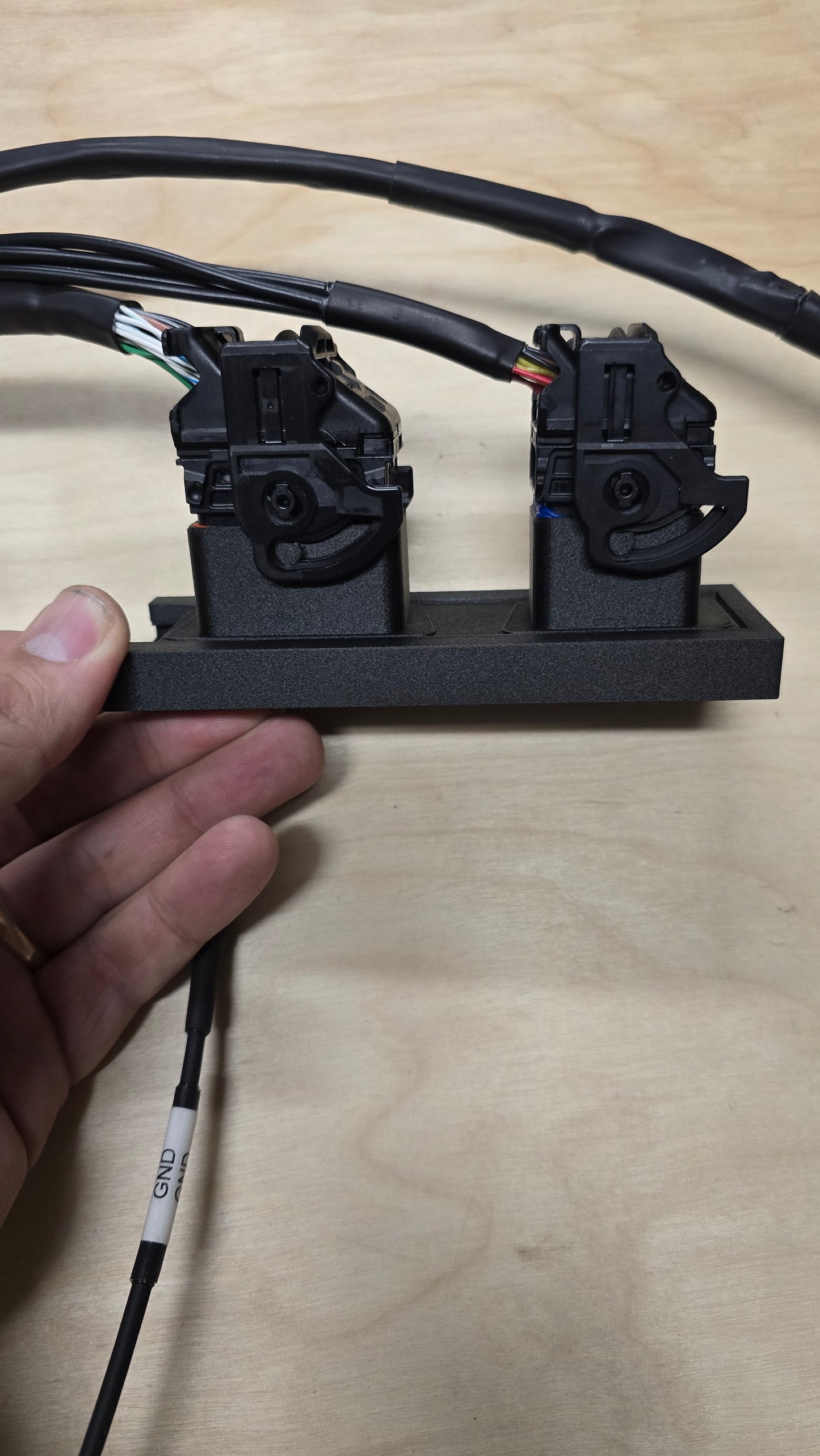 Maxxecu Benchtop holder